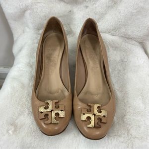 TORY BURCH Lowell New Logo Wedge Pump, Natural Blush. 7M